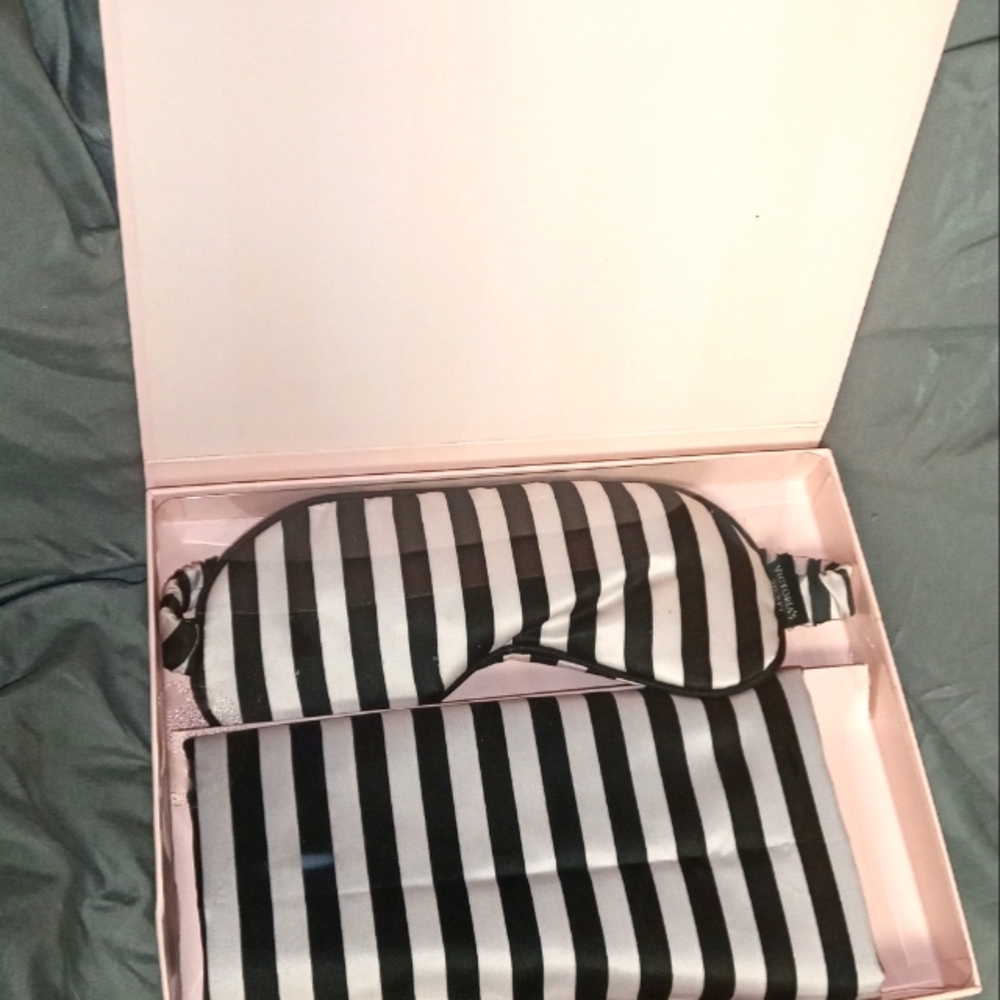 Victoria secret sleep mask and silk pillowcase set brand new seal still intact